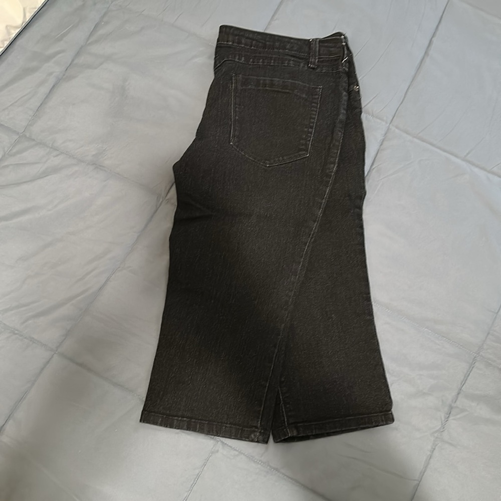 Black Women's Crop Jeans